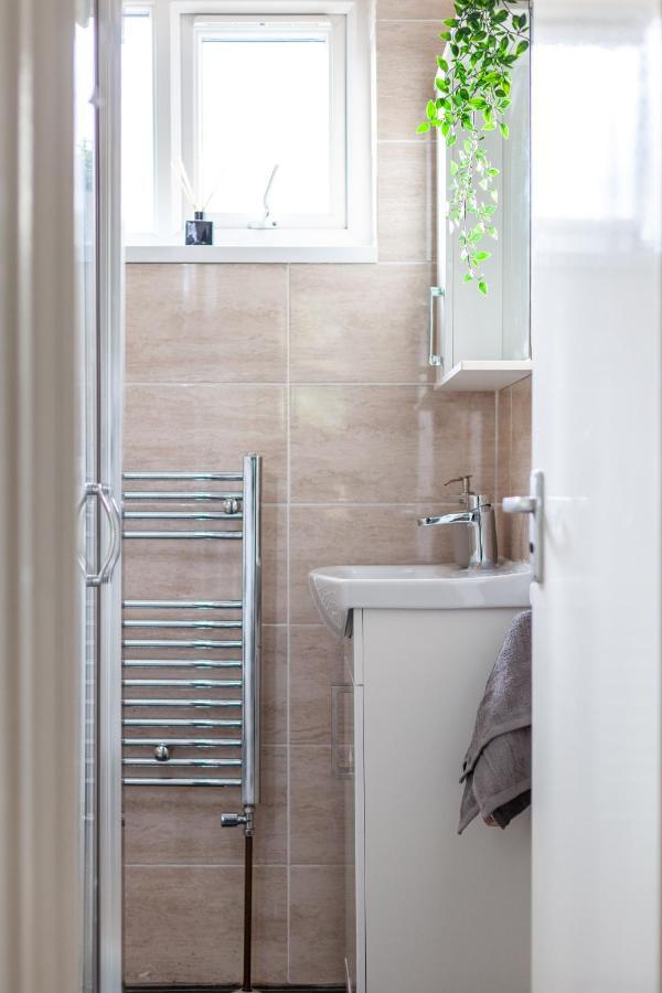 Arte Stays - 3-Bedroom Bright House London, Haggerston, Garden, Parking, 8 Min Walk To Haggerston Station, Weekly Or Monthly Stays, Serviced Accommodation - 7 Guests Ngoại thất bức ảnh